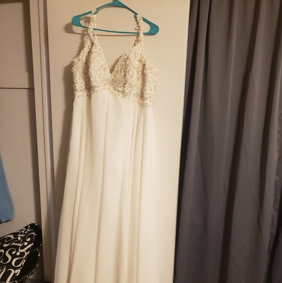 Wedding Dress - Picture 1 of 8